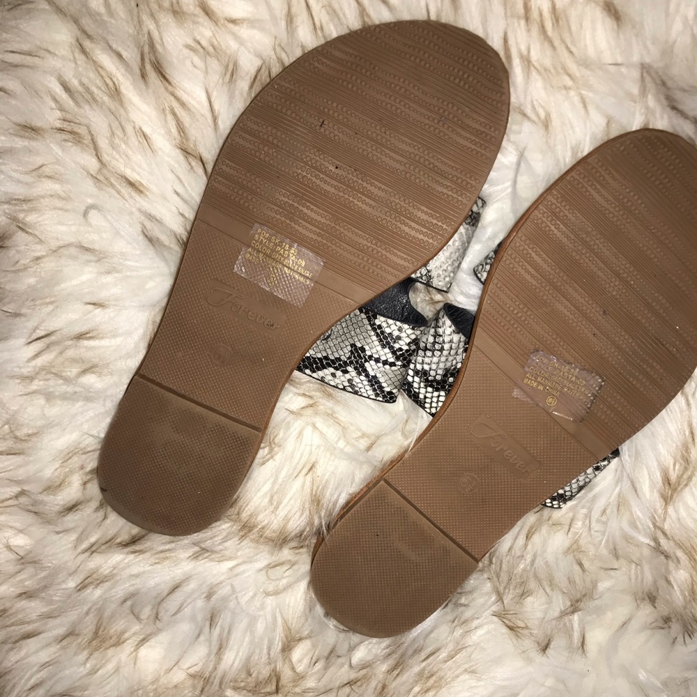 Snakeskin Print Notched Sandals - Picture 6 of 9